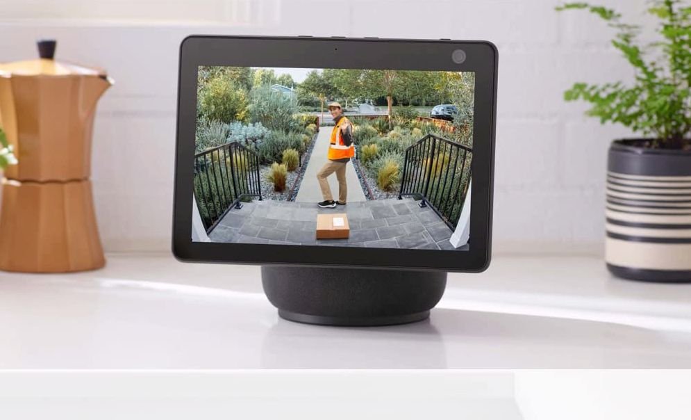 Un flux de sonnette vidéo Ring sur un écran Amazon Echo Show. 