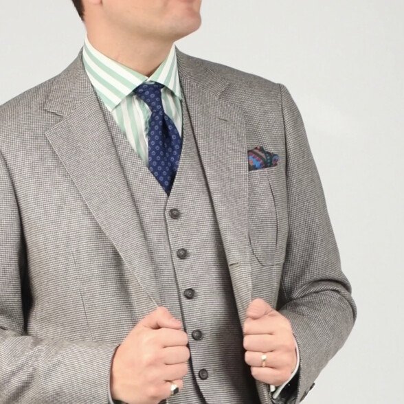 Vos vêtements doivent toujours être adaptés à l'occasion et un entretien d'embauche est un événement professionnel relativement formel où il vaut la peine d'être à votre meilleur et de présenter votre tenue vestimentaire sous le meilleur jour possible !