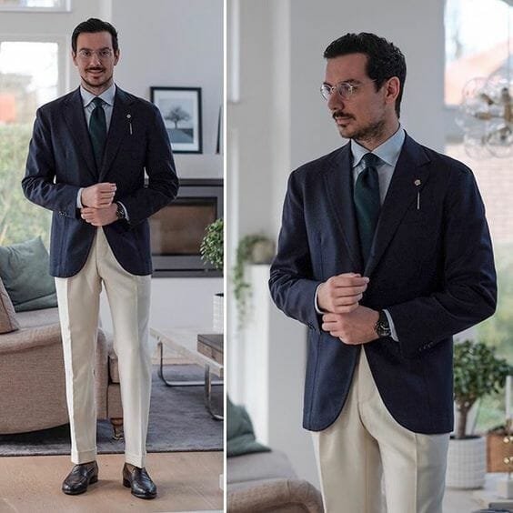 Aleksjj dans une veste napolitaine