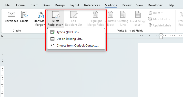 Un document Microsoft Word avec les options de publipostage affichées et mises en surbrillance.