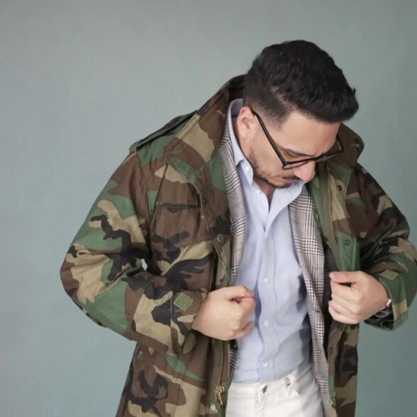 Ivan porte sa veste camouflage