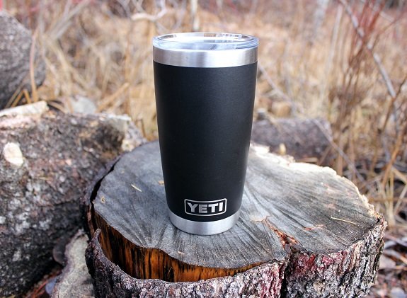 Gobelet YETI Rambler de 20 oz avec couvercle Magslider