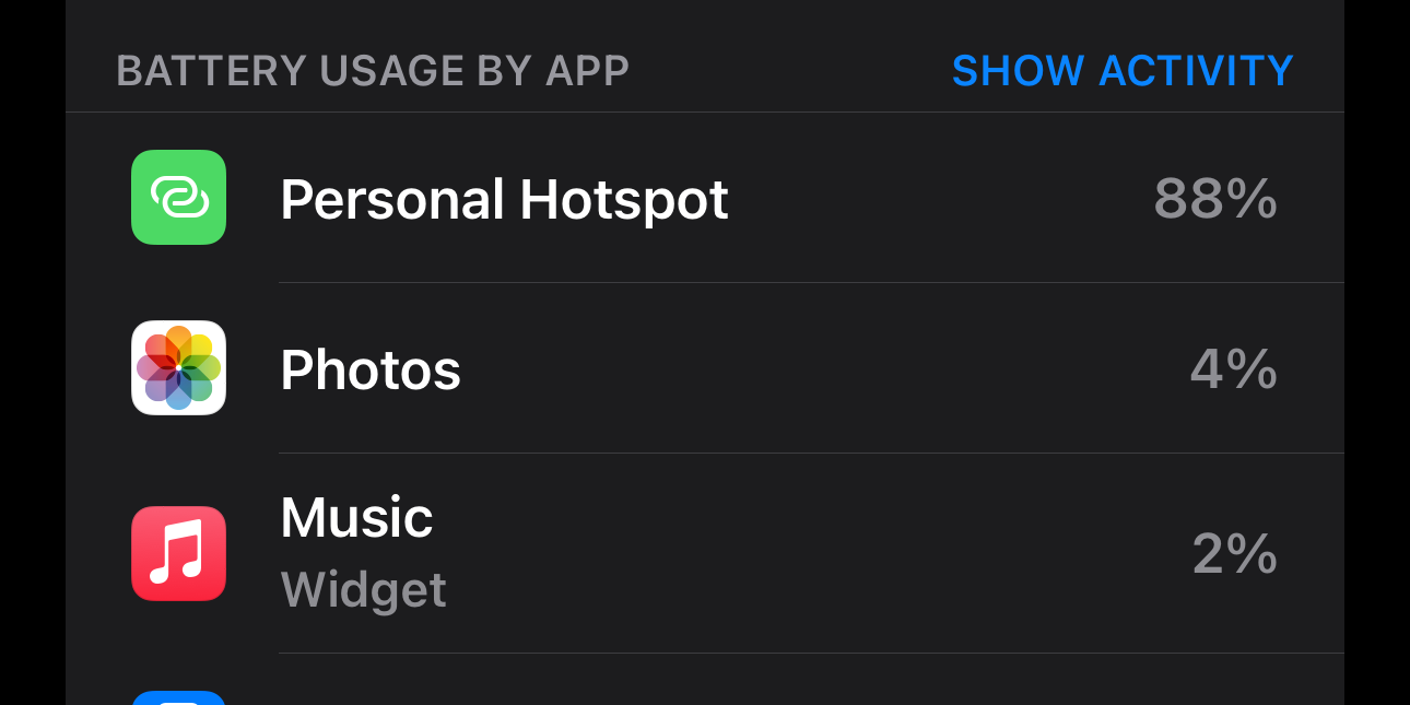 Affichage du pourcentage d'utilisation de la batterie pour les applications dans les paramètres de la batterie sur l'iPhone.