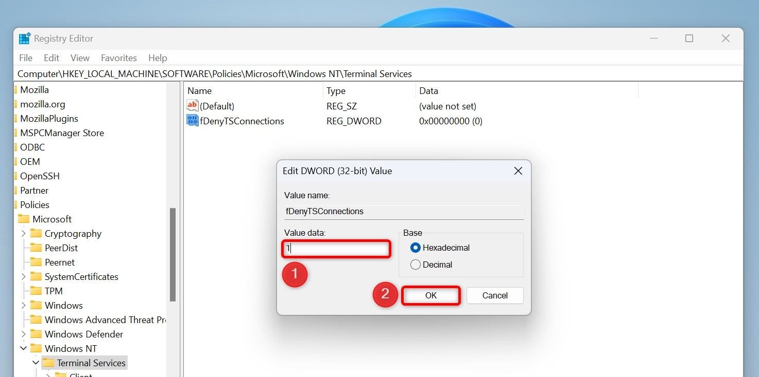« Données de valeur » et « OK » mis en surbrillance pour « fDenyTSConnections » dans l'Éditeur du Registre.