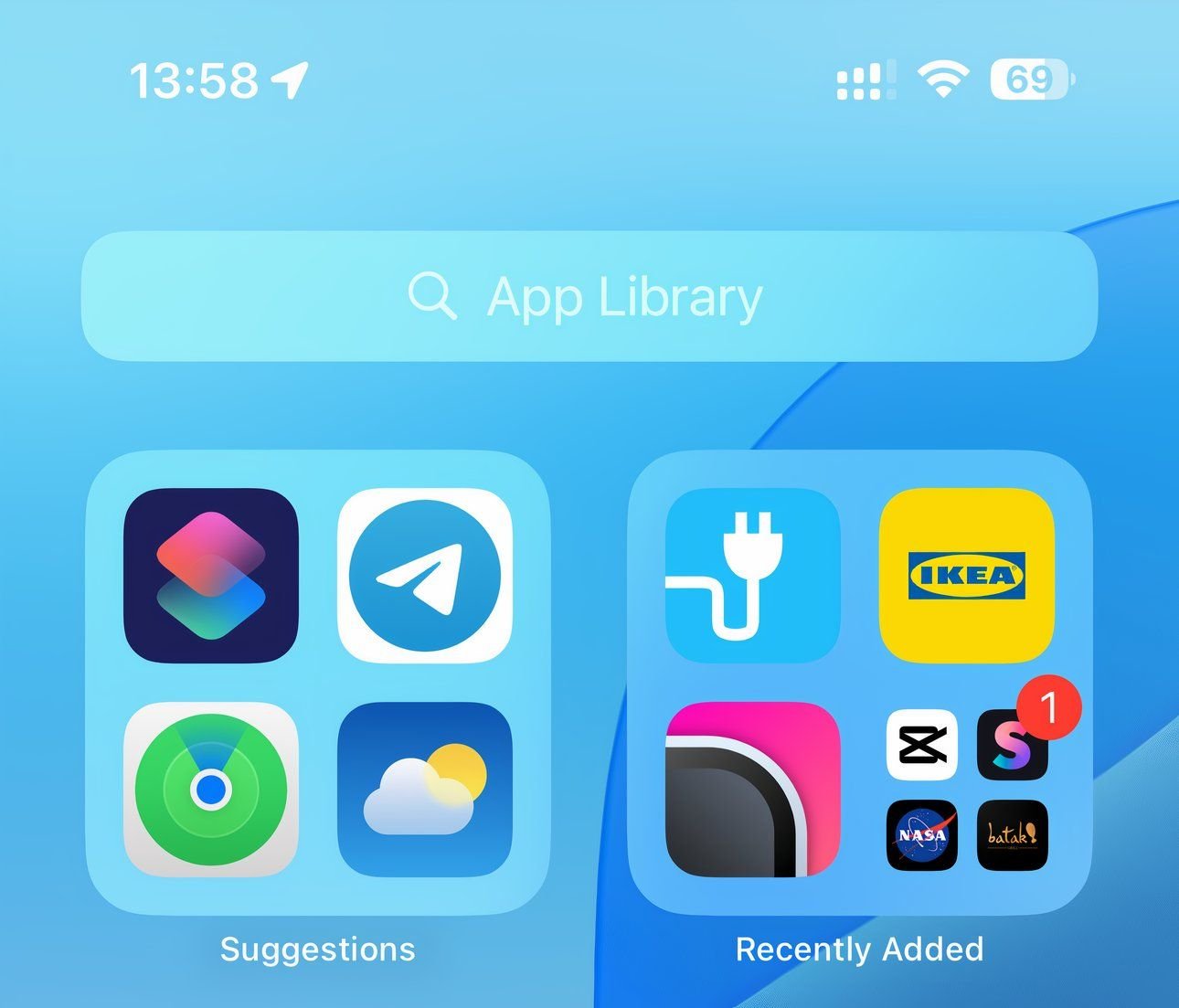 La bibliothèque d'applications de l'iPhone avec les étiquettes des icônes visibles.