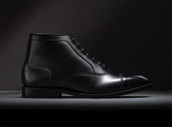 Une image élégante des bottes habillées Oxford à bout droit Park Avenue