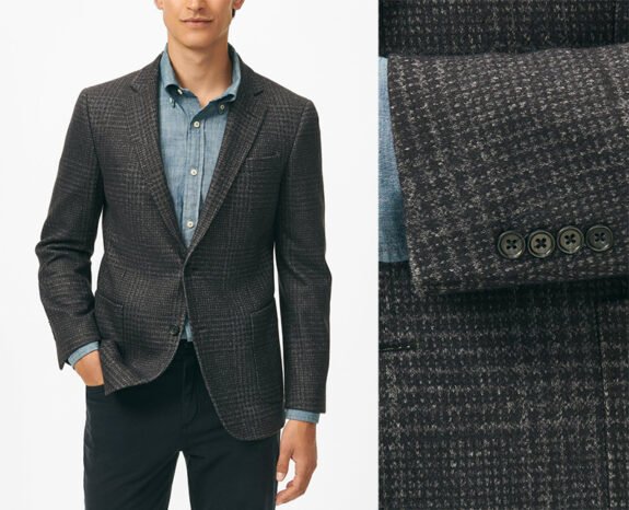 Homme portant un manteau de sport Brooks Brothers