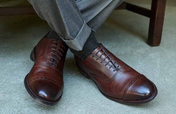 Chaussures Allen Edmonds aux pieds de l'homme