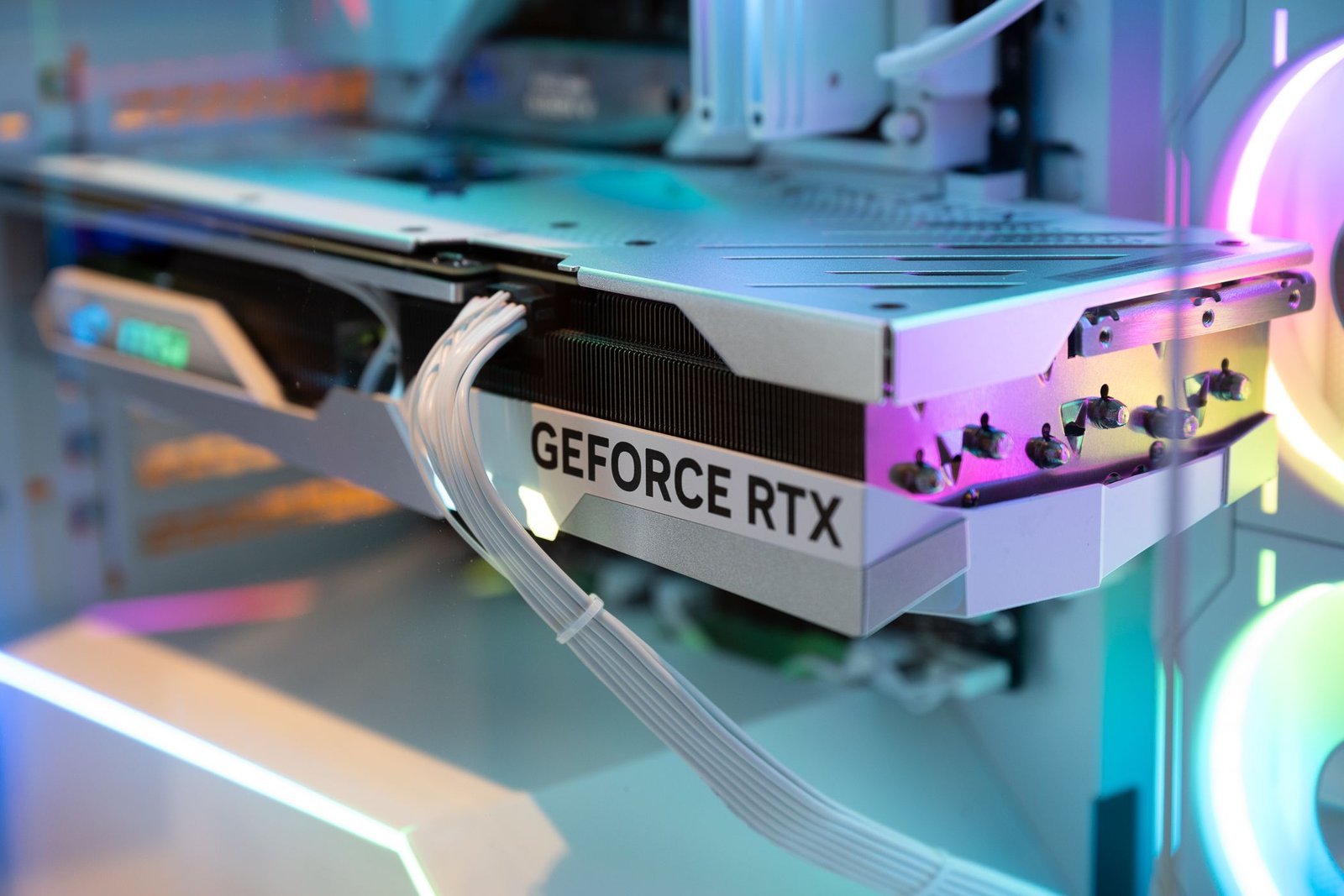 GPU Nvidia GeForce RTX à l'intérieur d'un PC de jeu.