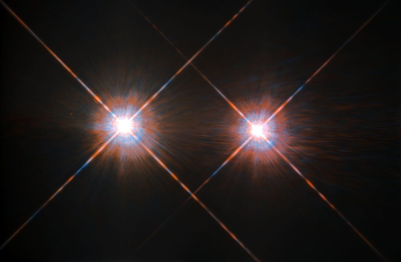 Les deux étoiles qui composent le système d'étoiles binaires Alpha Cantauri.