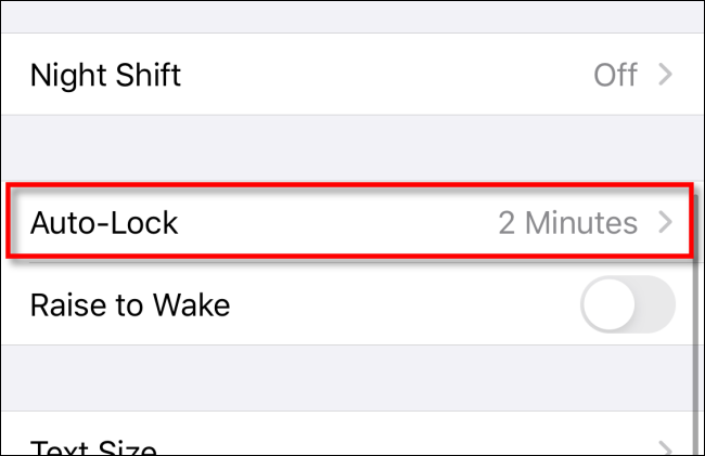 Robinet "Verrouillage automatique" dans "Affichage et luminosité" dans les paramètres de l'iPhone.