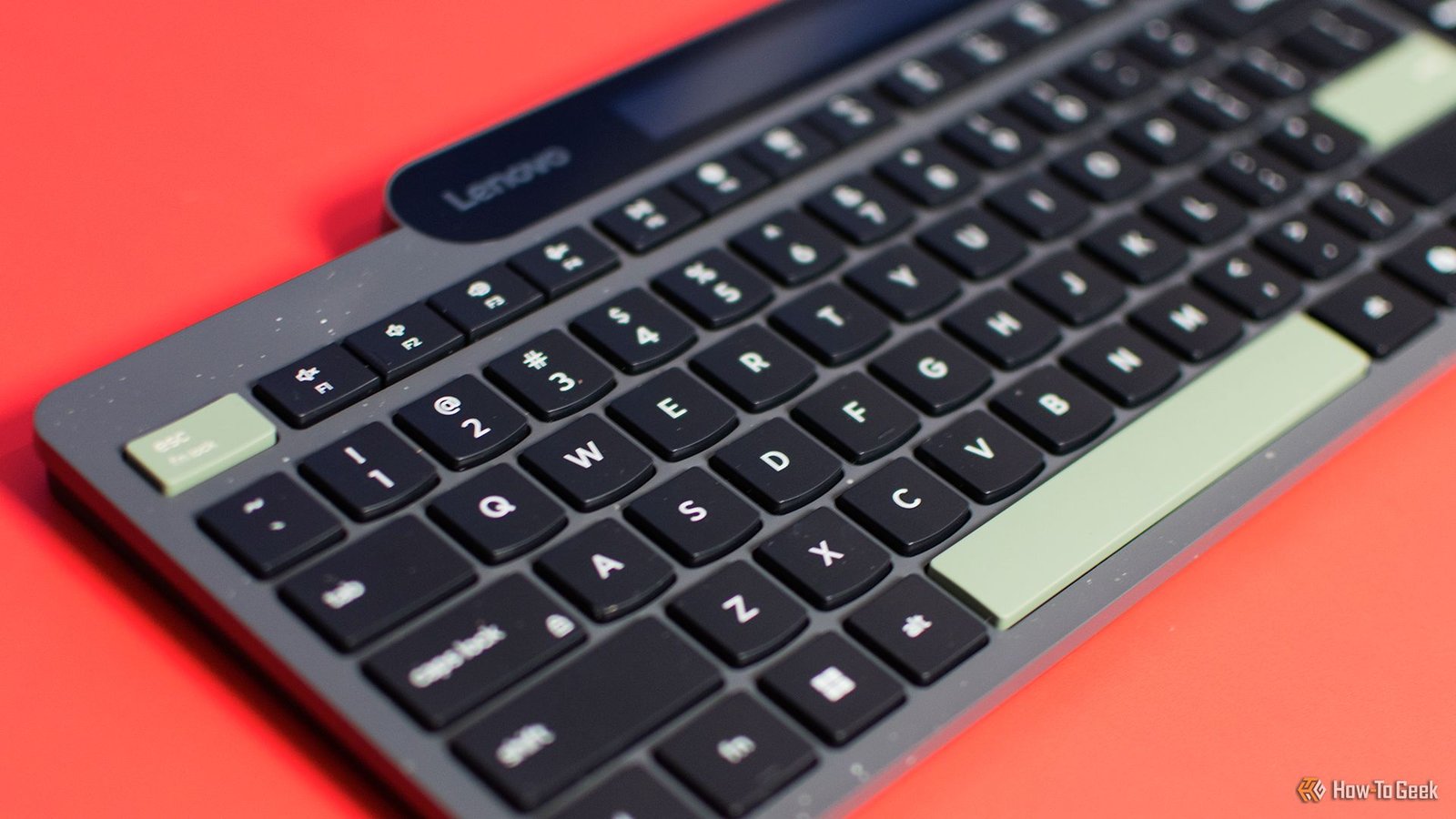 Le clavier sans fil auto-charge de Lenovo au CES 2025.