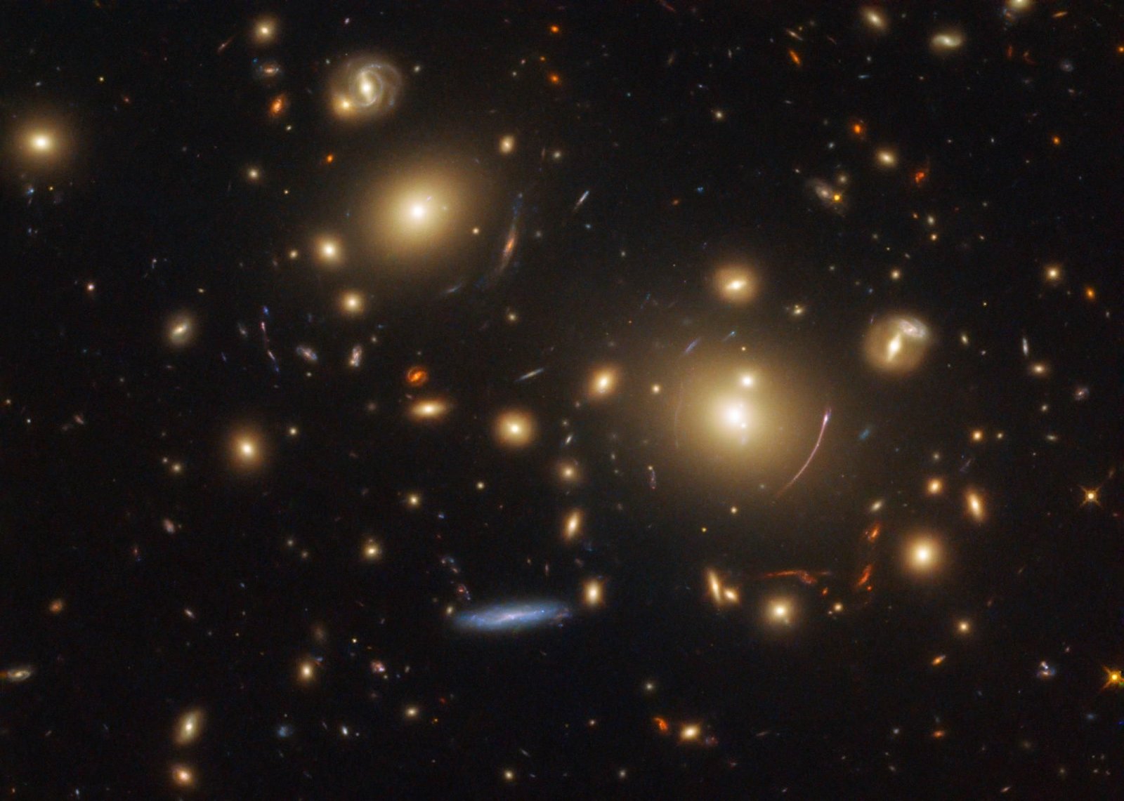 Lentille gravitationnelle de la lumière en flexion autour des galaxies elliptiques. 
