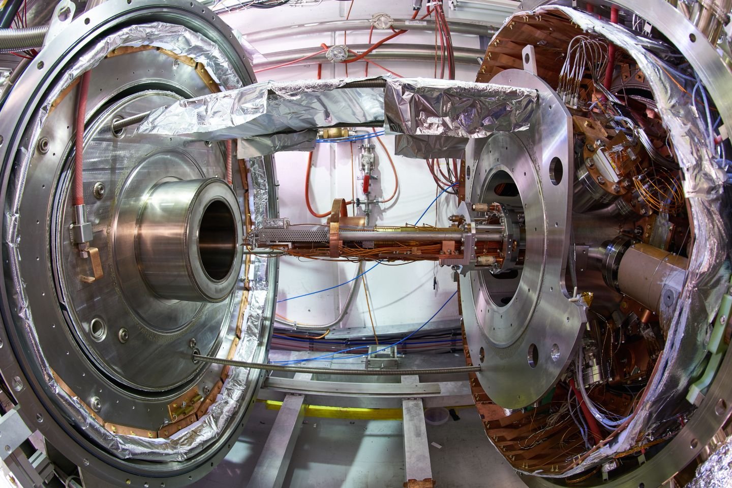 La pile de pièges à antimatière au CERN. 