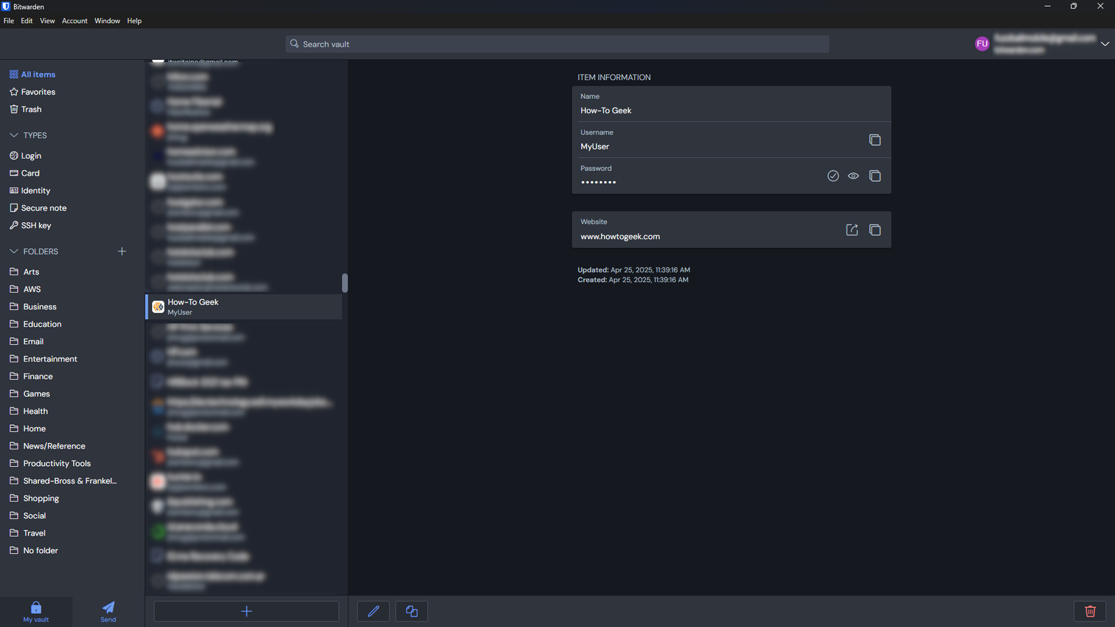 Application Bitwarden Desktop pour Windows affichant l'écran Vault de mot de passe principal