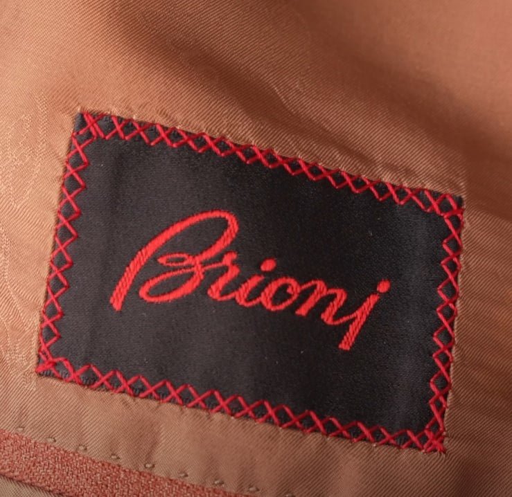Brioni Jacket Tag Quality vs Brand Étiquette intérieure de Brioni avec surpiqûres rouges
