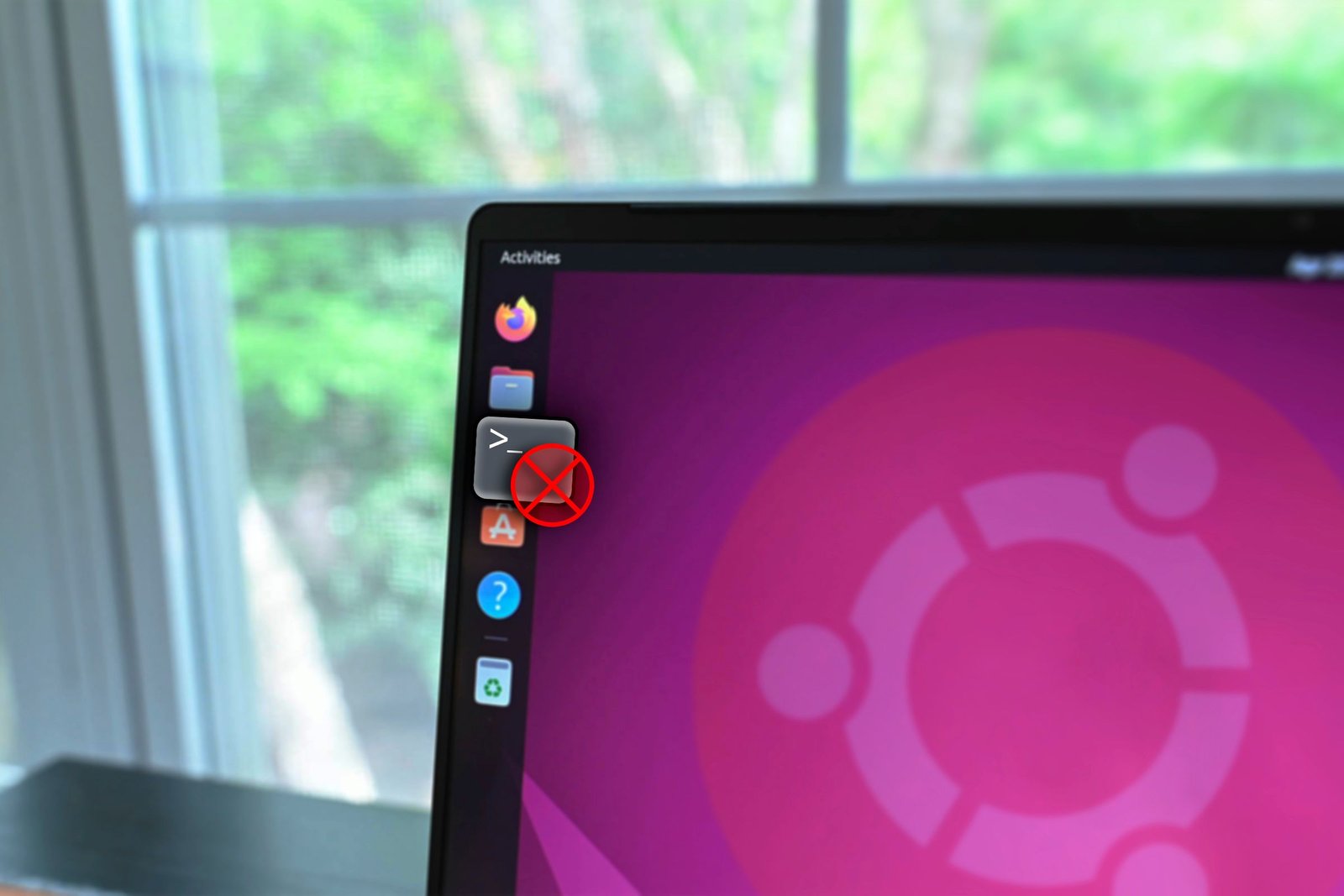 Barre d'outils latérale Ubuntu montrant le terminal