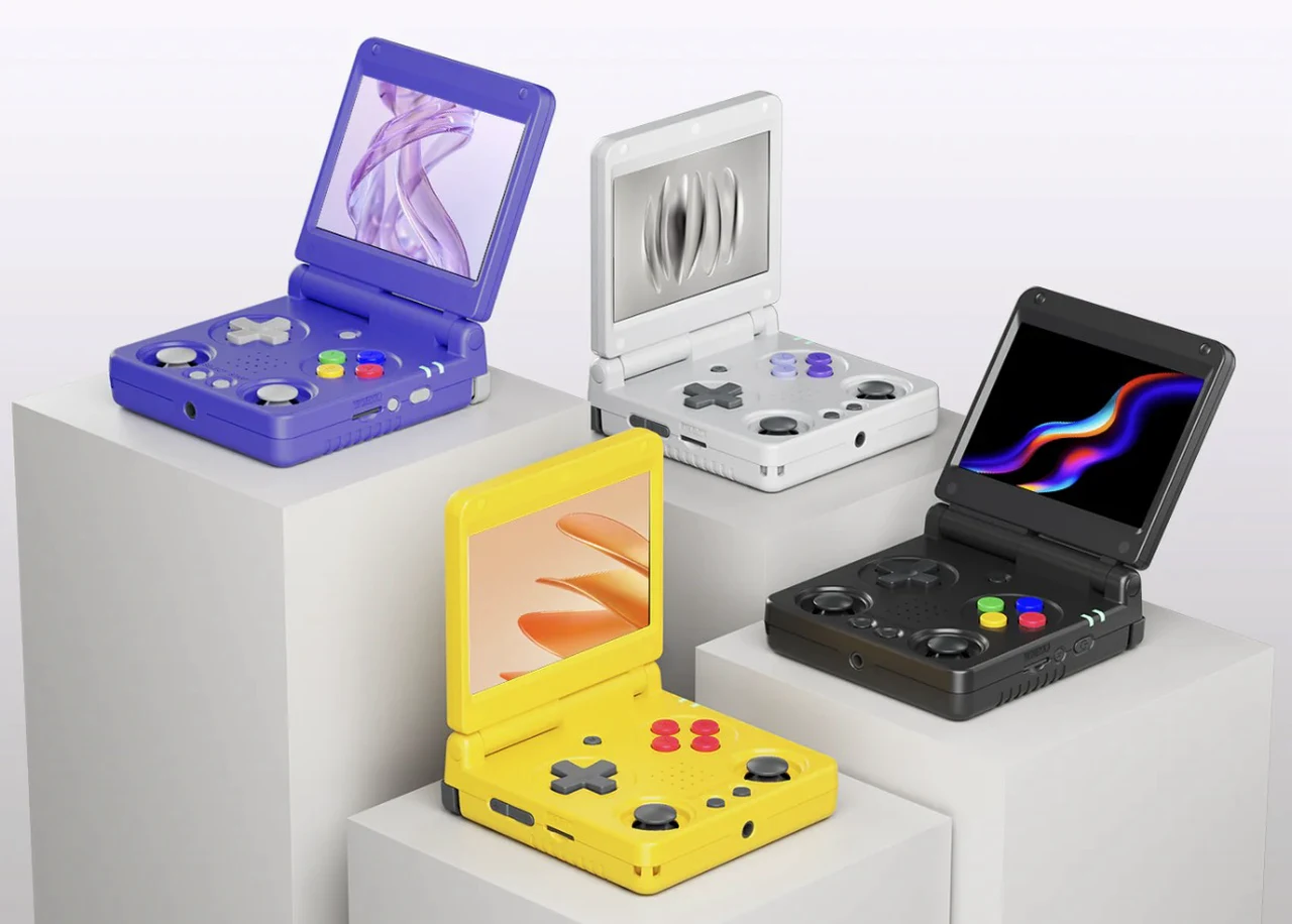 Gros plan des anberniques RG34XXSP avec des bâtons analogiques doubles et un design élégant