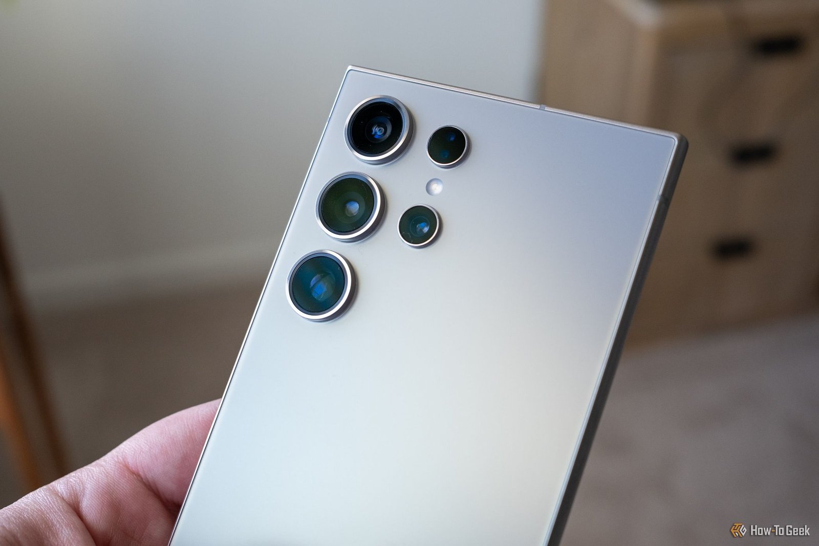 Caméras arrière à l'arrière du Samsung Galaxy S24 Ultra.