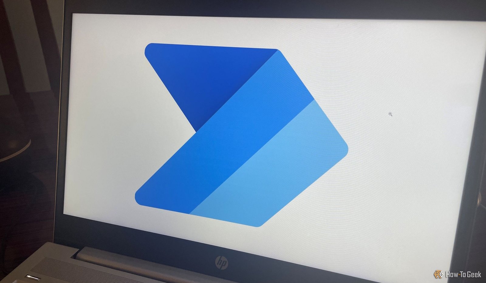 Le logo de l'application Power Automate sur un ordinateur portable.