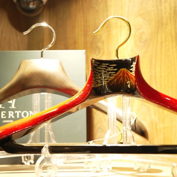 Cintres de manteau arterton Deux cintres de luxe