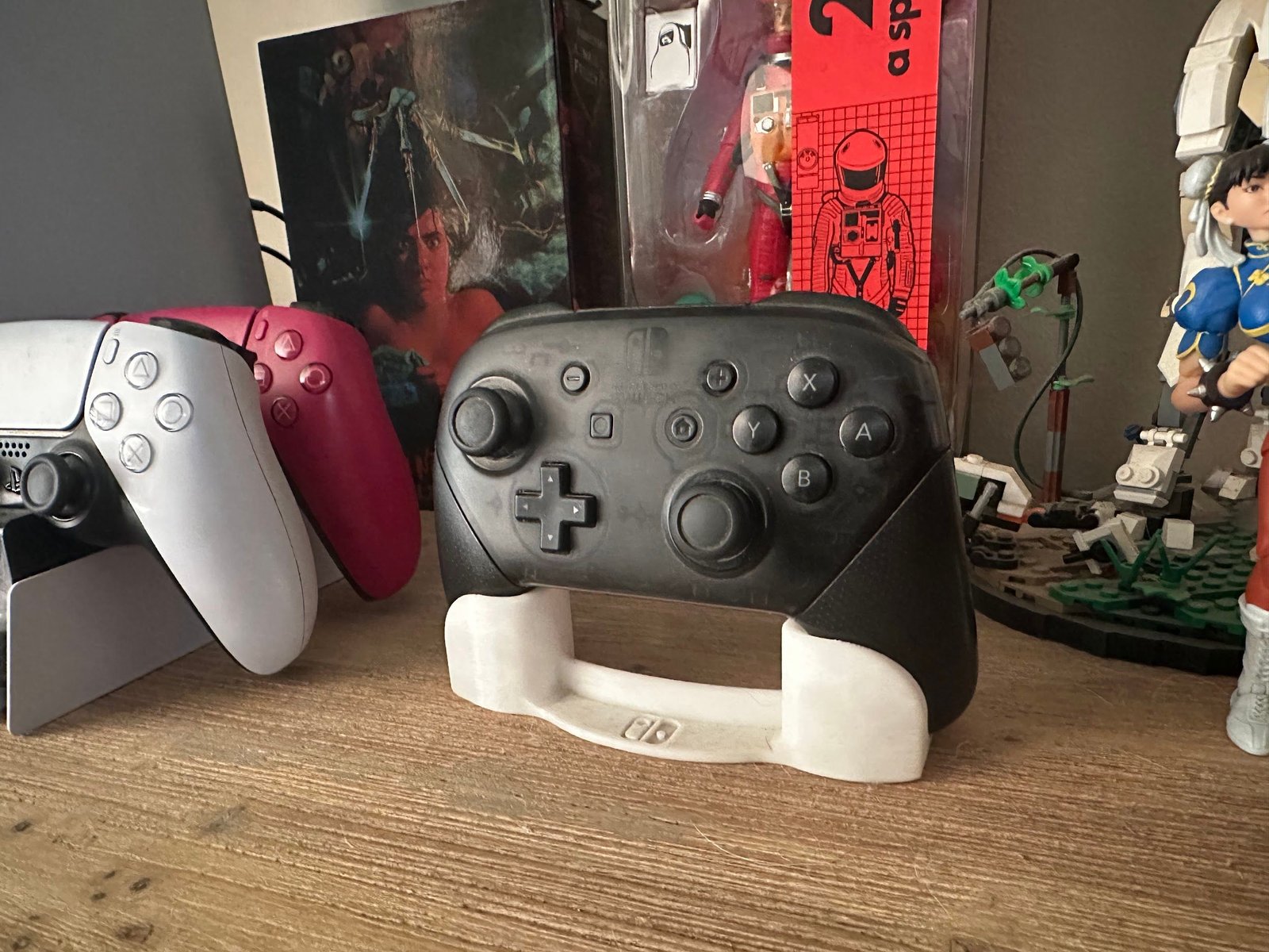 Un support Nintendo Switch Pro imprimé en 3D.