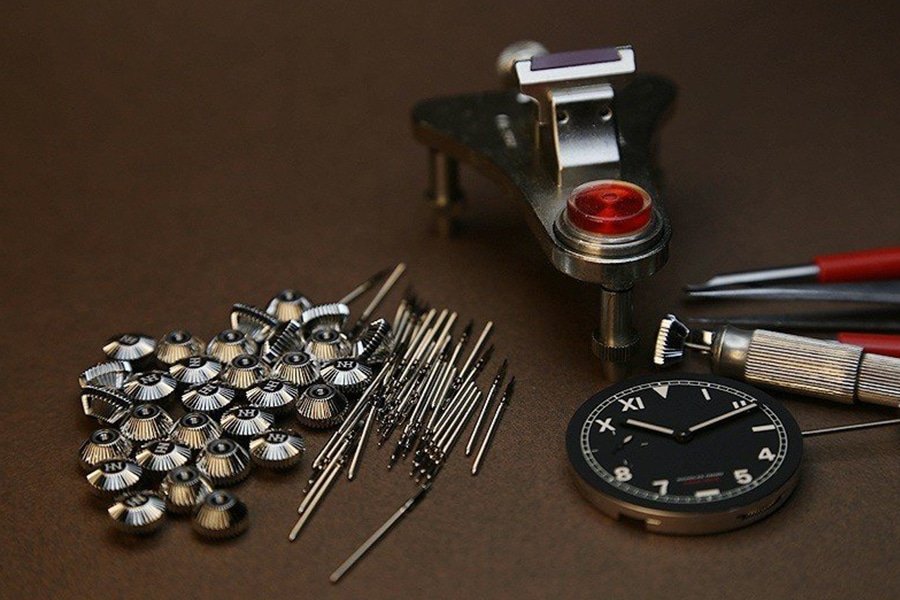 Nicholas Hacko Watch déconstruit