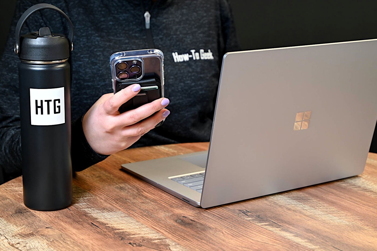Iphone et ordinateur portable Windows.