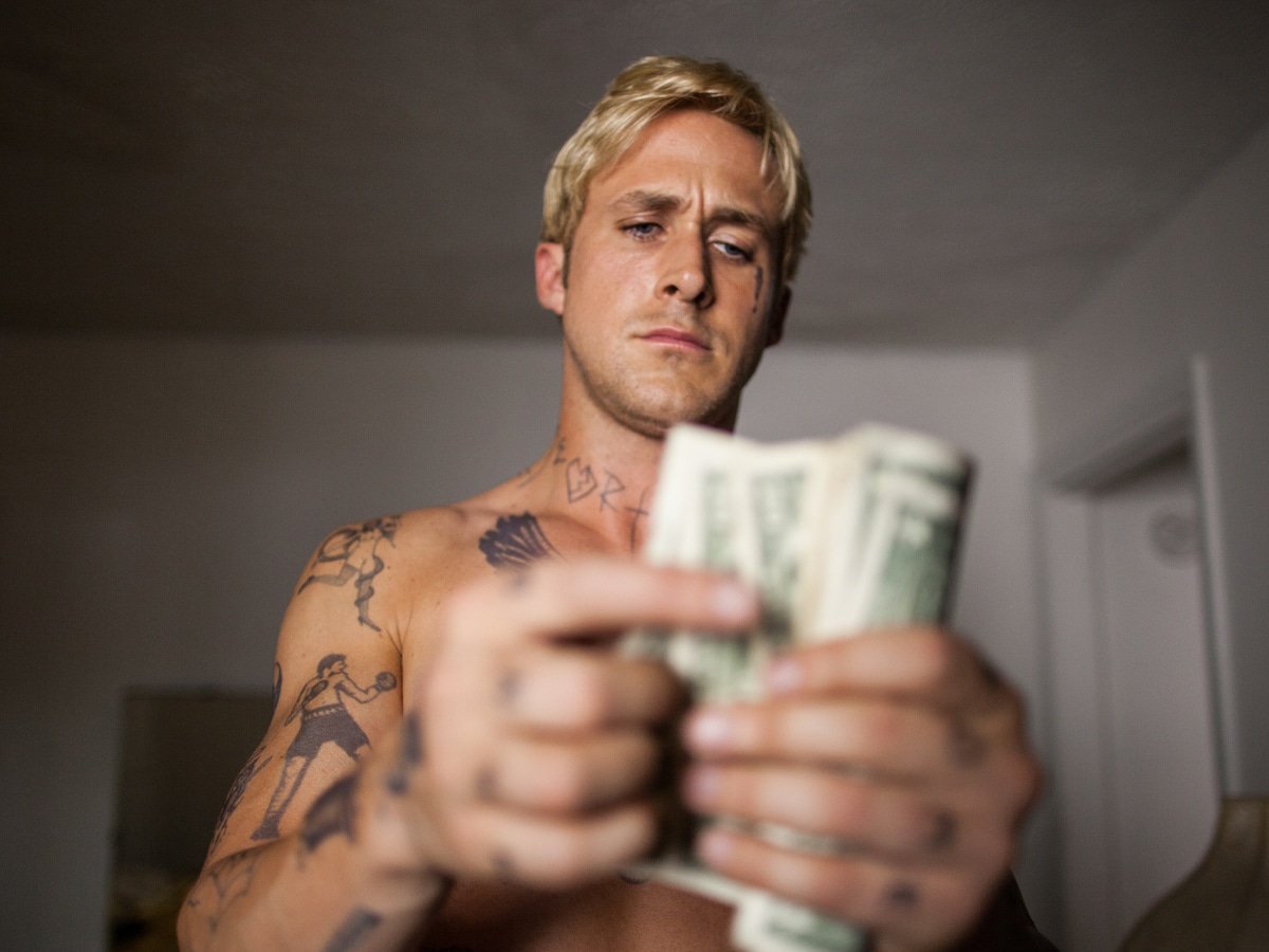 Ryan Gosling avec des cheveux blanchis
