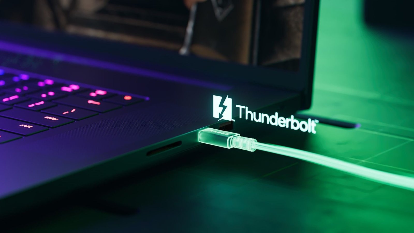 Razer Blade 18 (2024) avec un port Thunderbolt 5.
