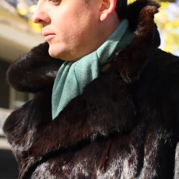 Il est plus durable de posséder des vêtements d'occasion pour lui donner plus d'usure. Ne laissez pas ce beau manteau de fourrure qui traîne Il est plus durable de posséder des vêtements d'occasion pour lui donner plus d'usure. Ne laissez pas ce beau manteau de fourrure qui traîne