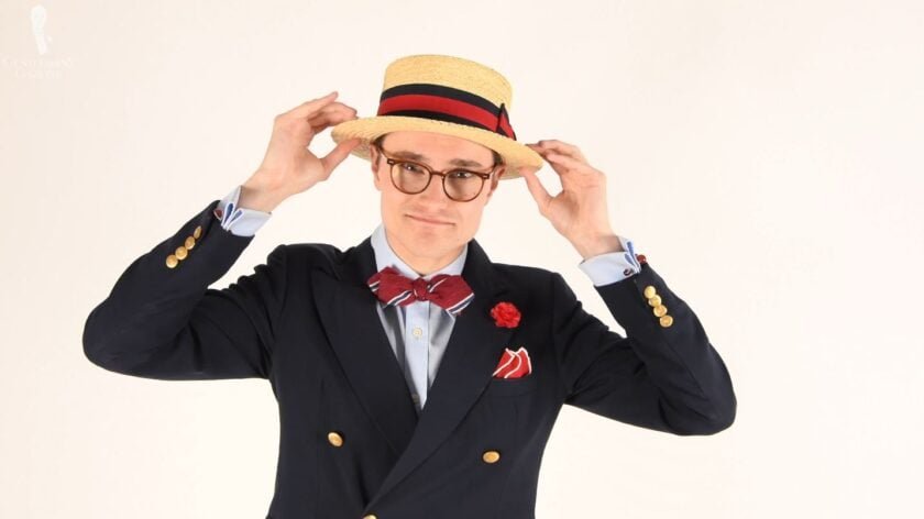 Preston essaie un chapeau de plaisance