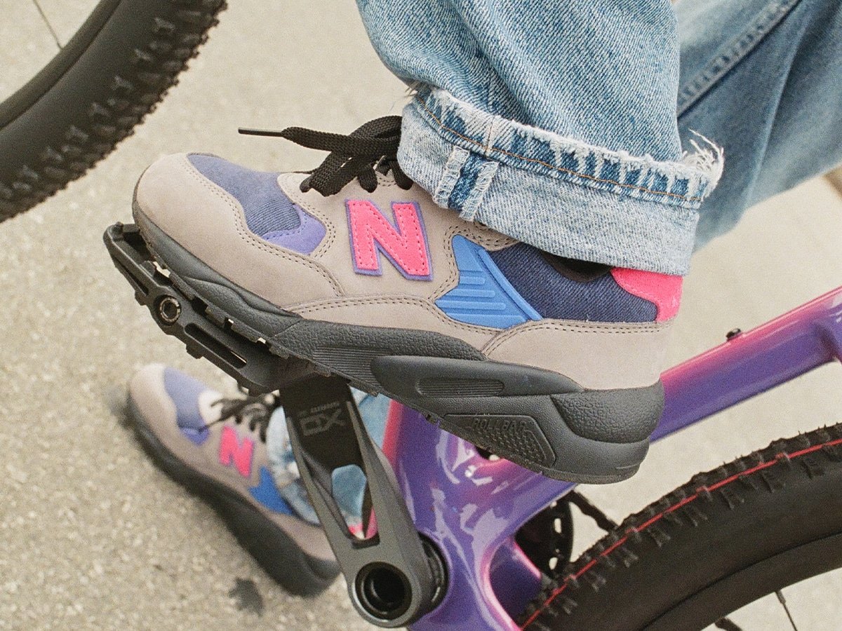 New Balance MT580 x levis à pied 1 1