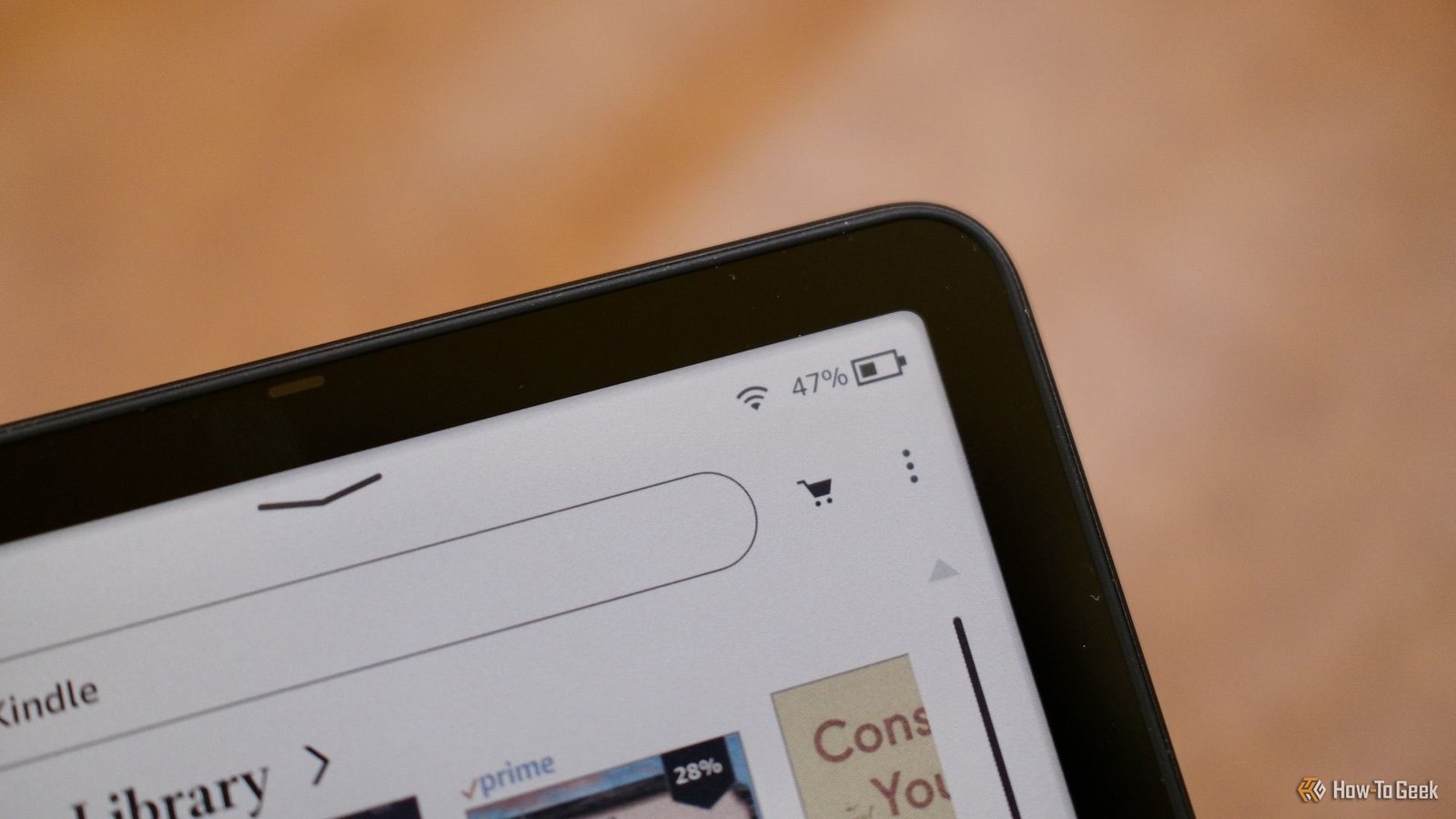 Gros plan de l'icône de la batterie sur le Kindle Amazon Kindle Colorsoft.