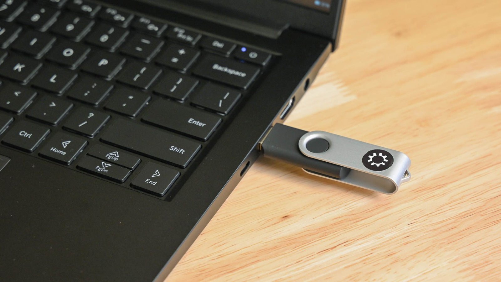 Le flashdrive inclus avec le kubuntu focus IR14