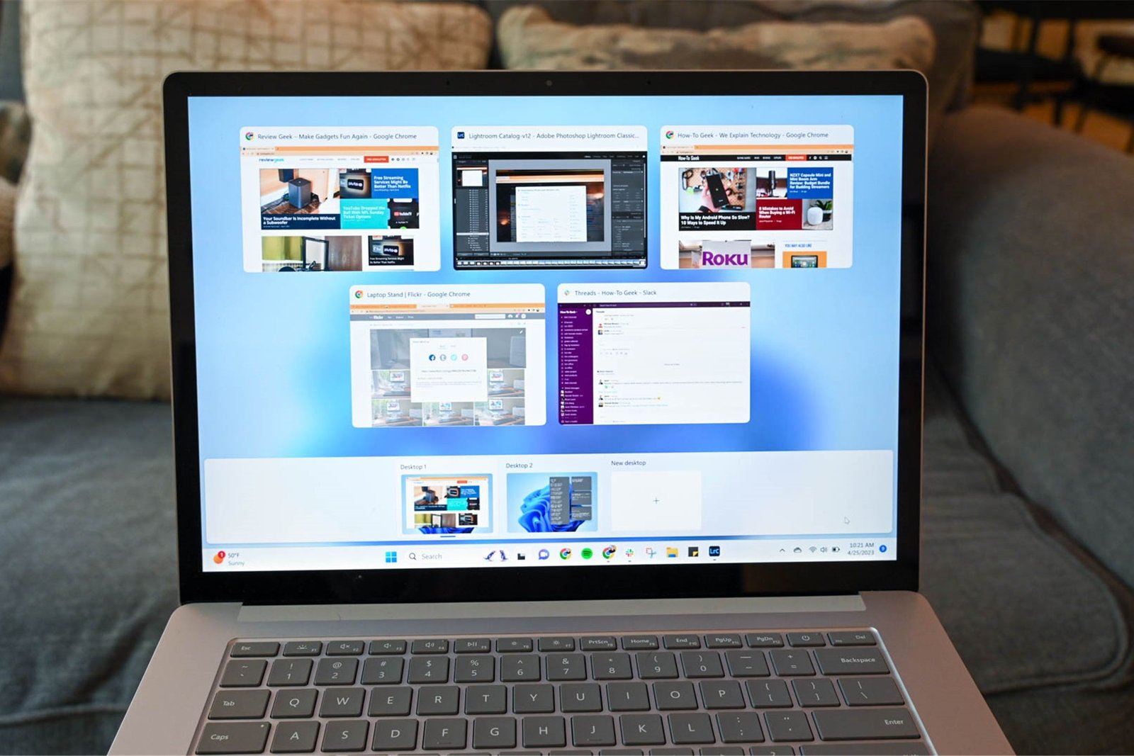 Vue de tâche Ouvert sur un ordinateur portable de surface pour ouvrir un autre bureau.