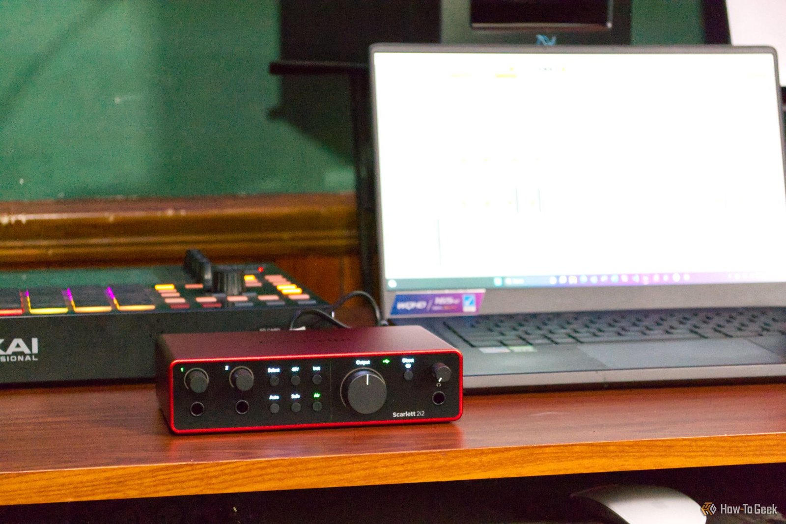 Focusrite Scarlett 2i2 Gen 4 alimentée sur