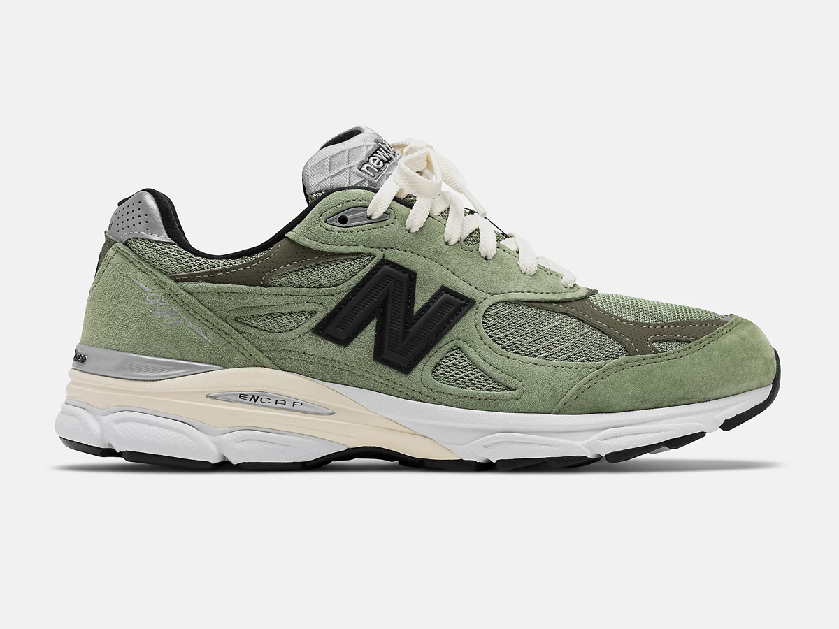 Jjjjound x New Balance 990V3 olive latéral