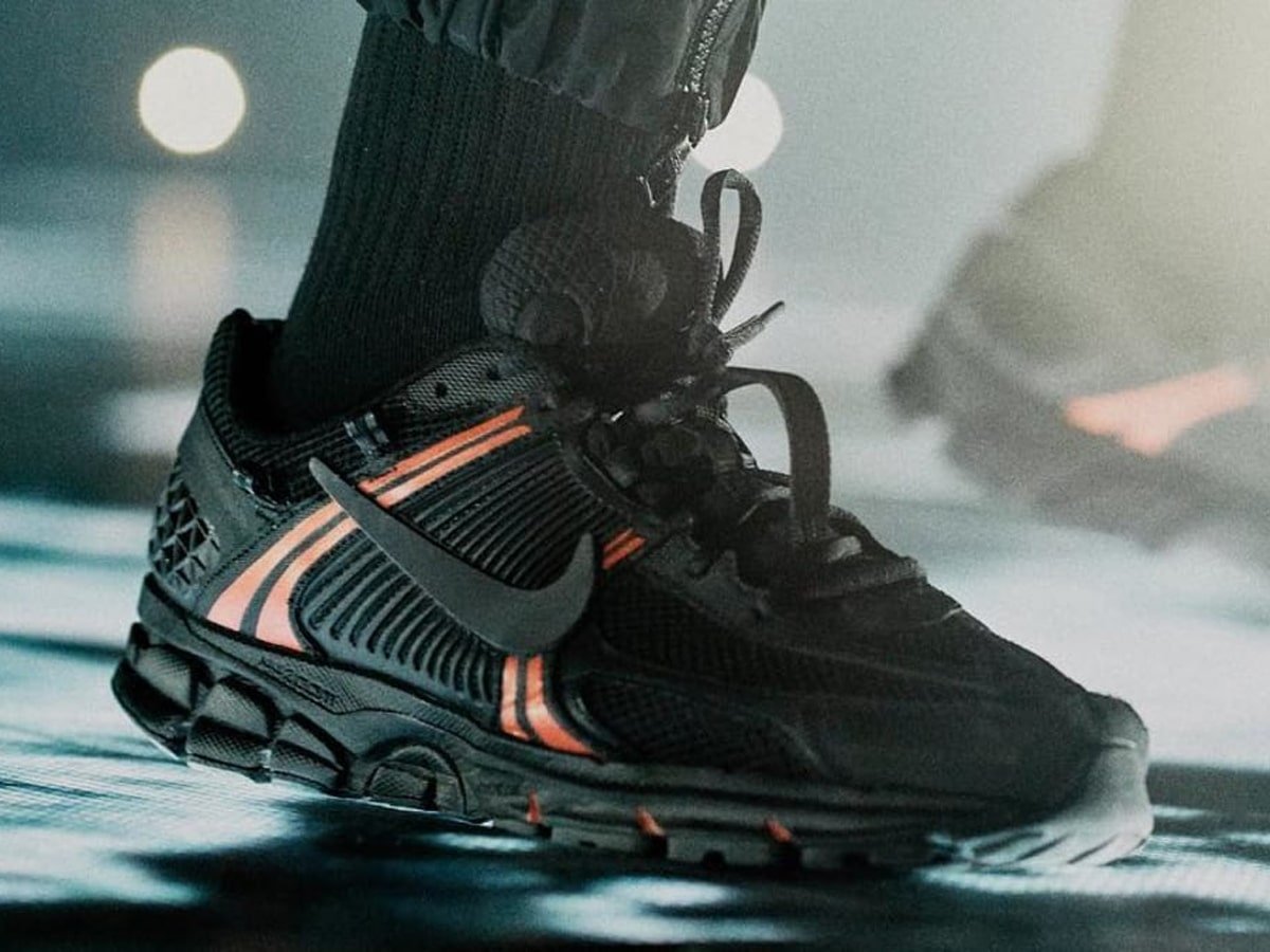 Drake portant Zoom Vomero 5