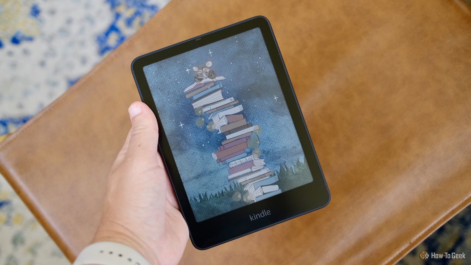 Amazon Kindle Colorsoft montrant son écran de verrouillage.