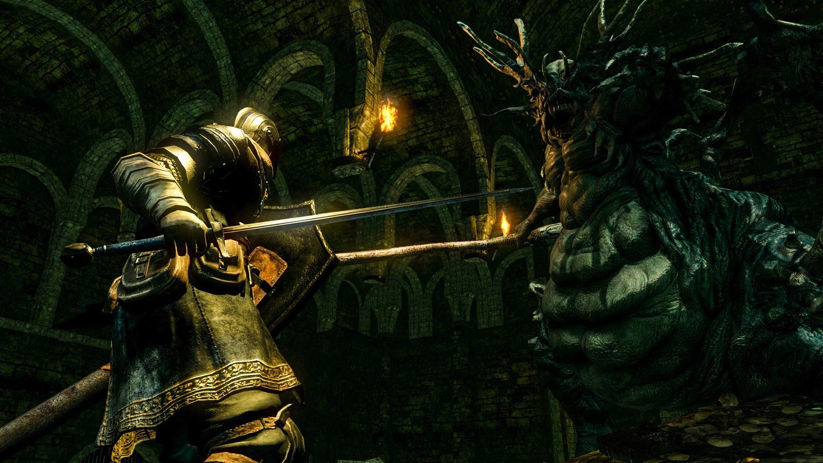 Le joueur luttant contre un boss dans Dark Souls.