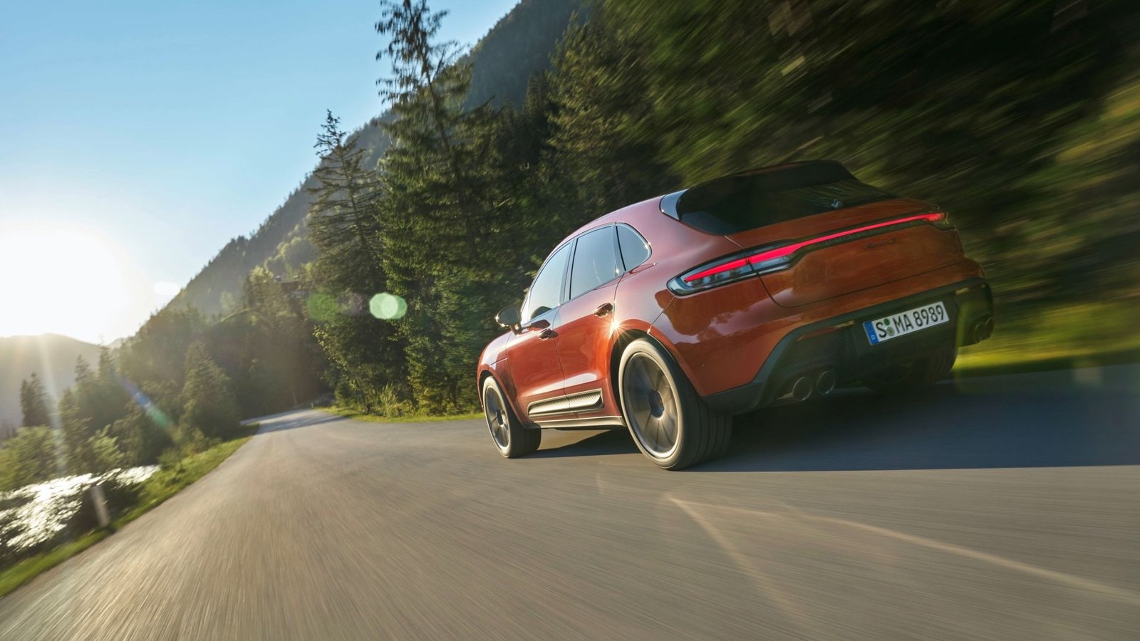 Arrière 3/4 Fiche d'action d'une Porsche Macan en 2025