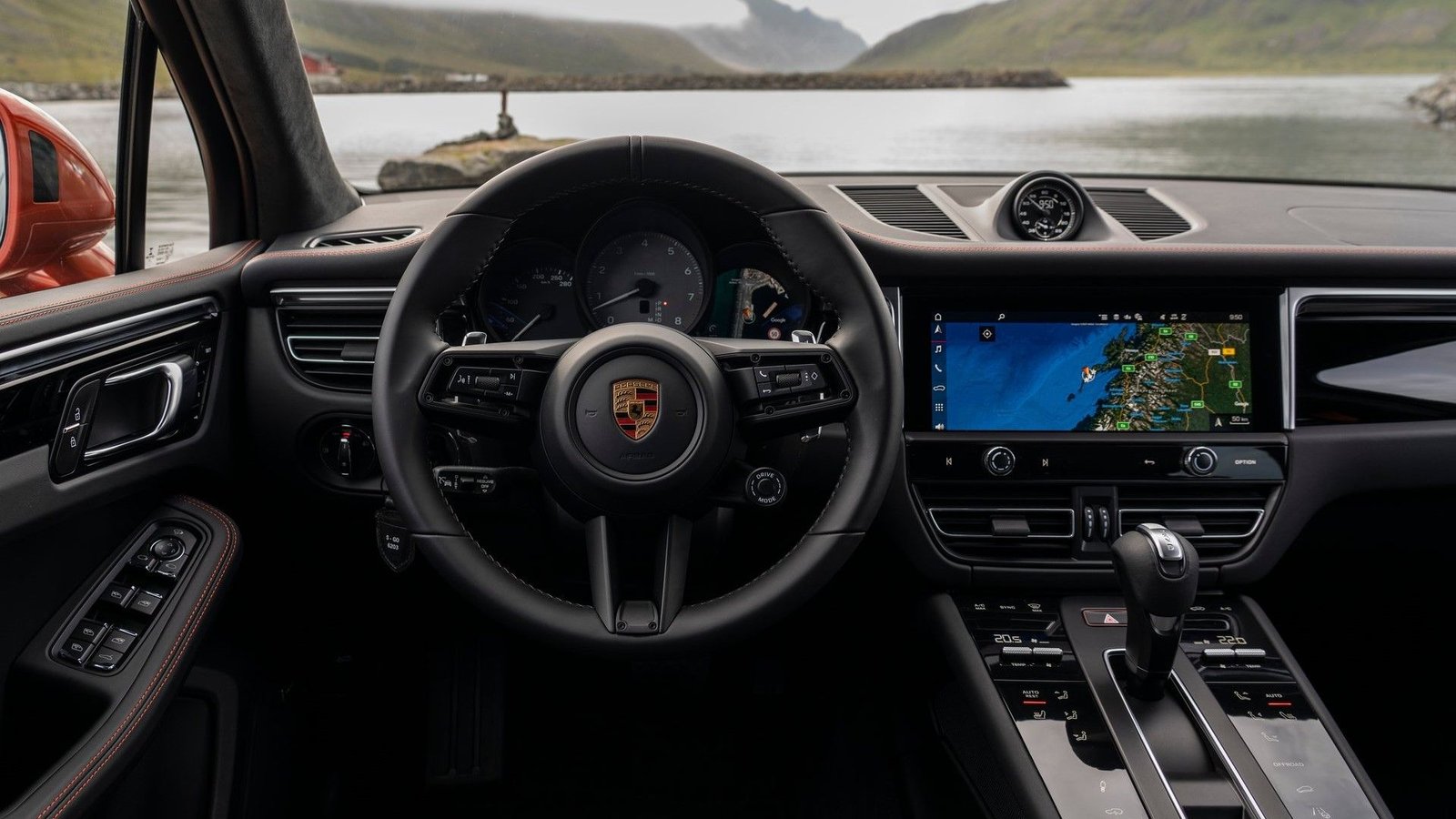 Close Up Shot du tableau de bord dans une Porsche Macan en 2025