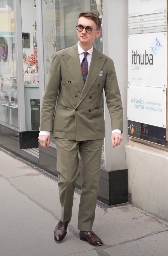 La tenue de Jack visitant Antikschmuck