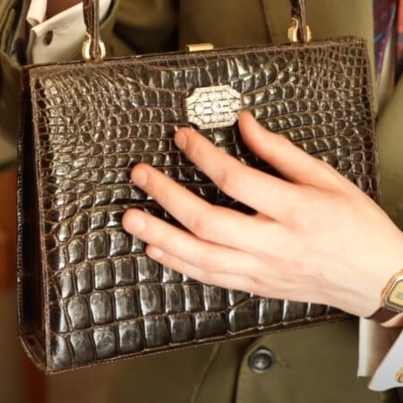 Vidéo Highlight 4: Et c'est ma collection. Sacs de crocoles avec broches et diamants en platine. »
