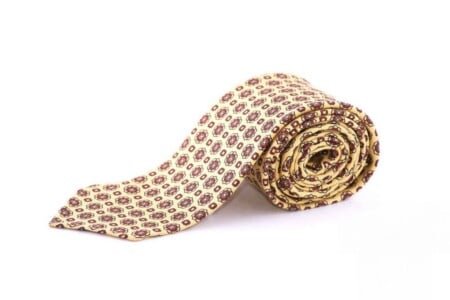 Madder Print Silk Tie in Buff avec motif rouge - Fort Belvedere