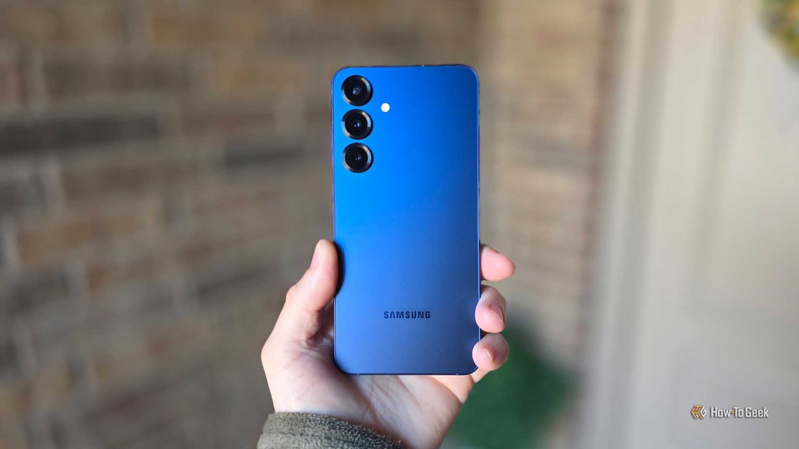 Arrière du Galaxy S25 Plus en bleu