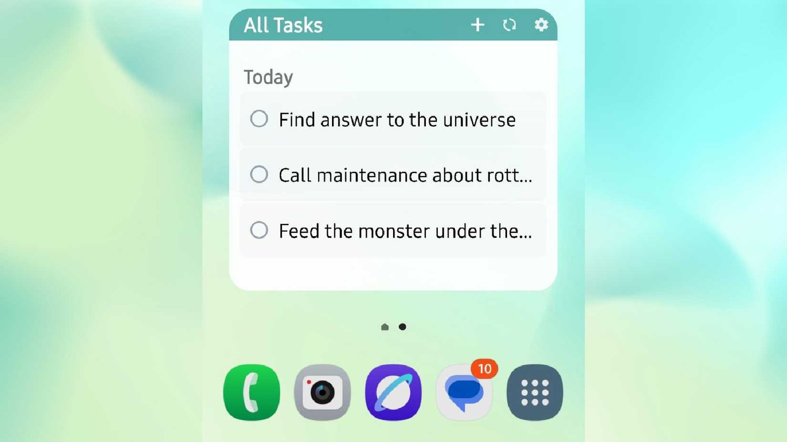 Une liste des objectifs à faire dans la liste TickTick to Do Do et le widget Calendar sur l'écran d'accueil d'un téléphone