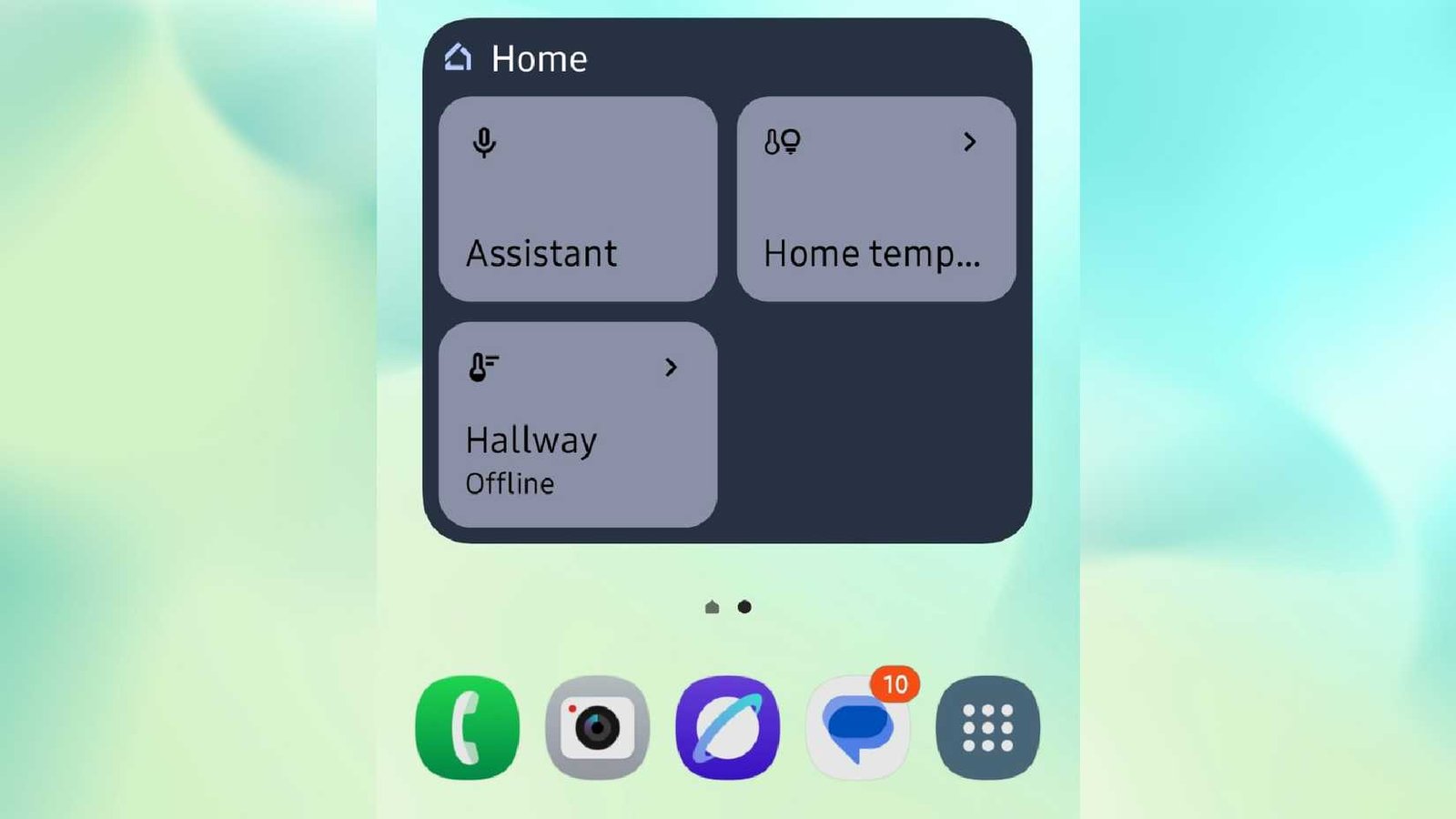 Le widget Google Home montrant l'assistant à domicile, le thermomètre du couloir et les ajustements de température qui peuvent être effectués sur l'écran d'accueil d'un téléphone