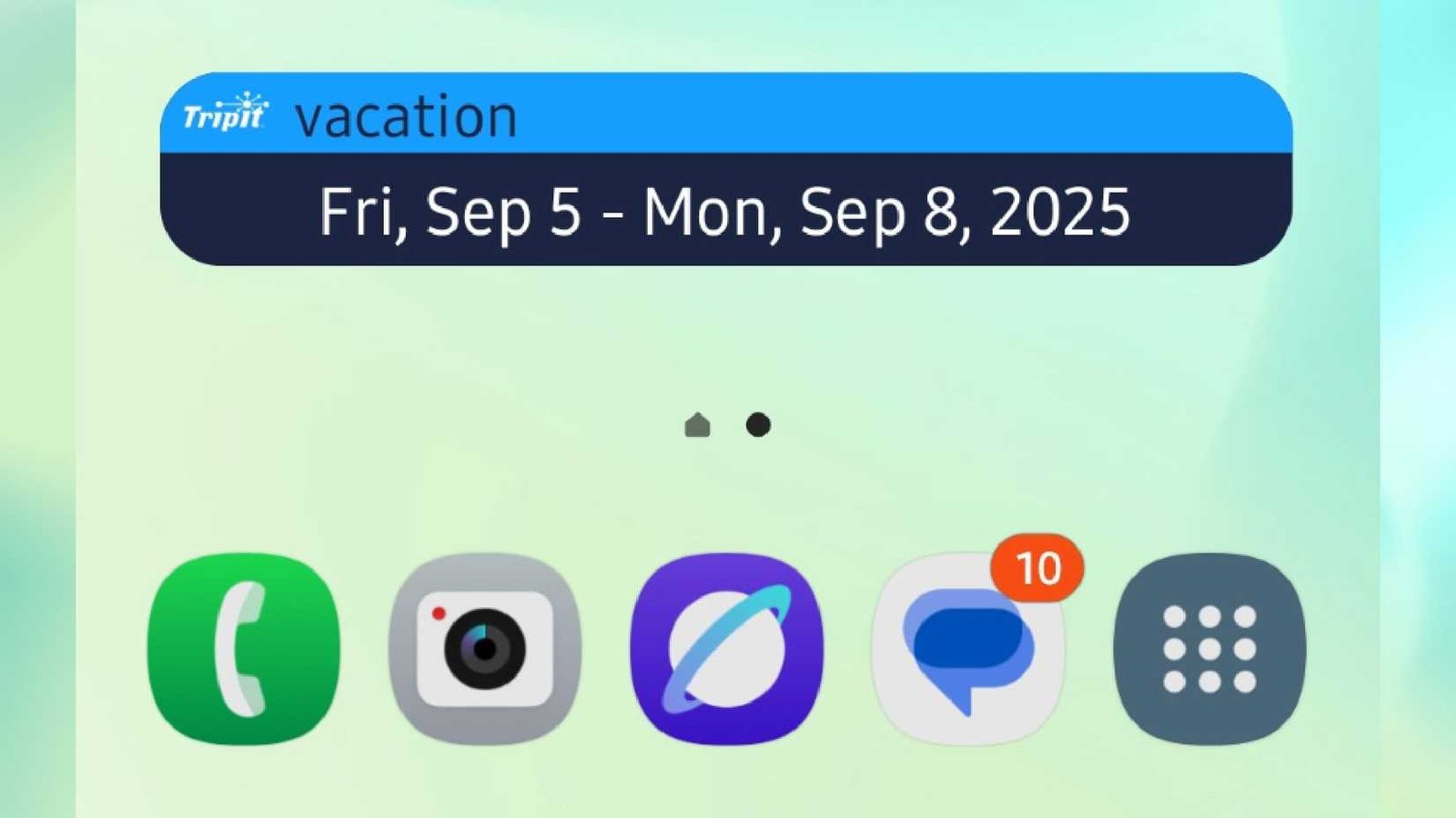 Le widget Tripit Travel Planner montrant qu'il y a des vacances à venir bientôt sur l'écran d'accueil d'un téléphone